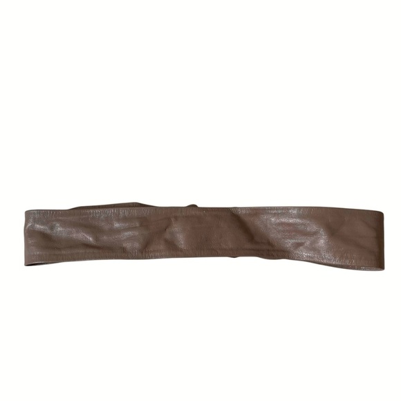 Vintage Leather Belt With Metal Brutalist Buckle
Tan Taupe One Size main image 5